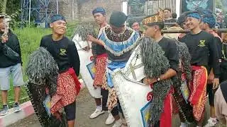 AWAL KEBERANGKATAN ARAK ARAKAN SENI BENJANG MEKAR SALUYU DI BABAKAN PASIR ANGIN
