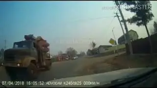 Видео как из «Пункта назначения» случайно сняли на дороге в Приморье