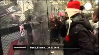 Opponents of gay marriage in France clash with police