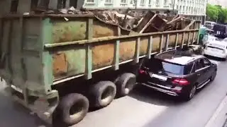 Грузовик с металлом протаранил 19 автомобилей