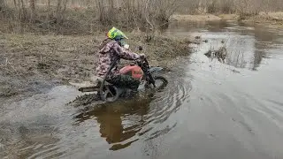 Иж Планета 5 в реке 