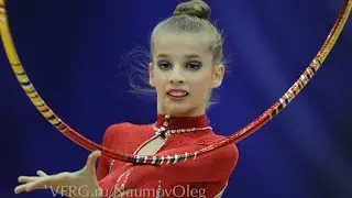 Художественная гимнастика Юная Гимнастка с обручем