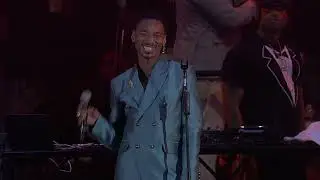 DURAND BERNARR Performs 