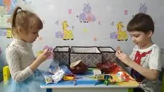 Ребятки Котятки открывают киндеры 01.18