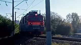 ВЛ80С-1753 с грузовым поездом заходит на разъезд Зоологический сад