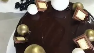 Оформление торта шоколадными шарами