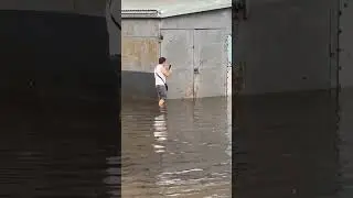 Во дворах воды по колено