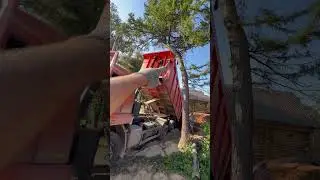 Самосвал попал в капкан.￼
