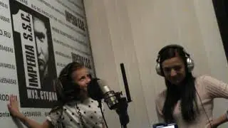 ОЧЕНЬ МАЛЕНЬКАЯ ДЕВОЧКА ЗАПИСЫВАЕТ ПЕСНЮ НА СТУДИИ СУМЫ