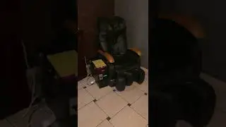 Массажное кресло: Вандалы пытались вскрыть кресло