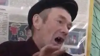 Веселый татарин на сельском концерте.