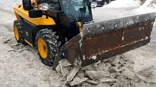 Cleaning of ice and snow roll with JCB loader (part 2)