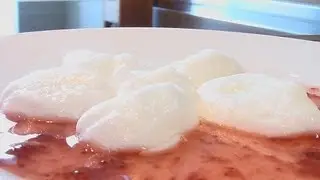 Снежки с клубничной подливкой видео рецепт. Книга о вкусной и здоровой пище