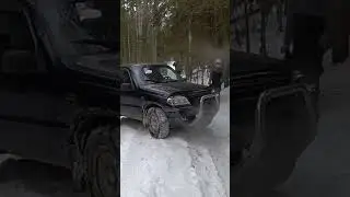 влетел в дерево 