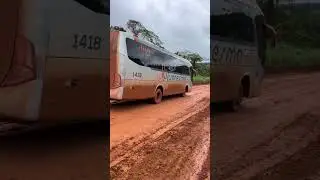 Ônibus fazendo drift