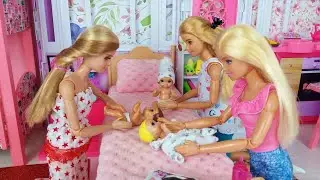 Tres muñecas Barbie Tres bebés Mañana Dormitorio Rutina de Baño.