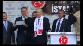 Devlet Bahçeli, Kazlıçeşme'de Onbinlere Andımız'ı okuttu