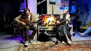 Екатерина Божева с песней "Самолёт" на квартирнике в Урбан хостел, Минск, 11 октября 2023г.
