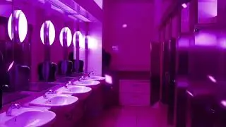 Sicko Mode by Travis Scott but you´re in a bathroom at his concert