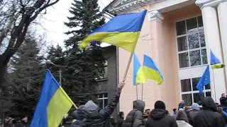 Евромайдан в Запорожье -- сотни студентов поют гимн Украины