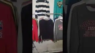 Koleksi baju thrifting di kamar