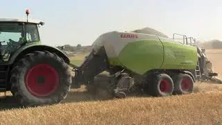 LU Schmid Schacha: Fendt 933 Vario mit Claas Quadrant 5300 FC beim Strohballen pressen