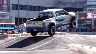 Ford F150 Raptor jumping & drifting @ SEMA