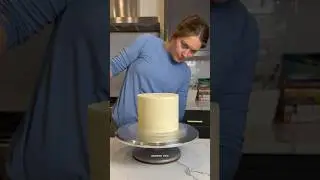 Cake decorating for beginners! Part ✌️is now live. How to get smooth buttercream & sharp edges!