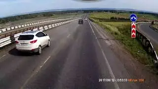 Авария жесть с участием дорожников(Не внимательность водителя, Игнор дорожных знаков)