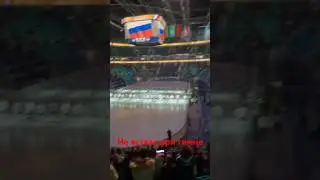 Не встала при гимне России 