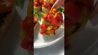 🧄 It’s not #Bruschetta ☺️ it’s pronounced BROOS-KETA 🤌🏻 #foodshorts #recipeshorts #appetizers