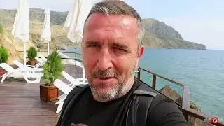 Бухта Капсель в середине июня 2023 года. Побережье у мыса Меганом в Крыму