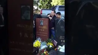 Gypsies sing at the grave of Bruce Lee :D