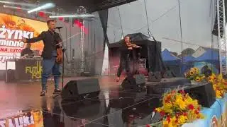 Koncert zespołu Future Folk na Dożynkach Gminy Świdnica w Lutomi Górnej