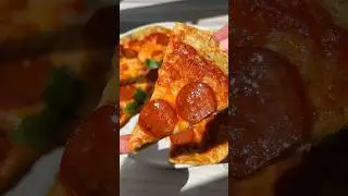 😋 #Healthy + #LowCarb #Pizza 🍕 That You Will Want to Eat Every Day‼️🙌🏼 #pizzashorts #homemadepizza