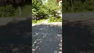 Первый полёт новичка на дроне. Новичок управляет квадрокоптером с камерой. Полетел с первого раза