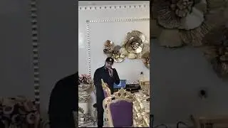 Как он красиво и от души поет. 100 раз послушали