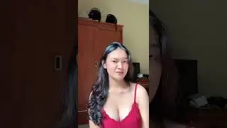 TT besar montok pakek tank top merah 
