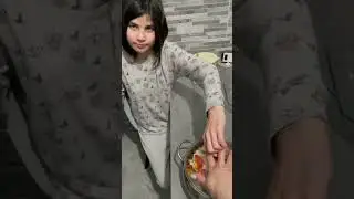Ками нападает на еду 😂