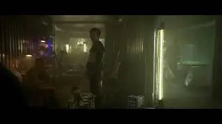 Он опять показывает ж