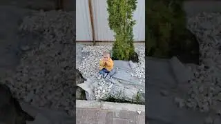 зачем нам торт и игрушки когда есть камни)))