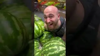 KARPUZ VE GÜLEN ADAM