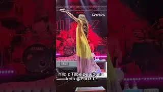 Yıldız Tilbe, Çeşme Açıkhava Tiyatrosu'ndaki konserinde peruğunu koltuğa fırlattı. 