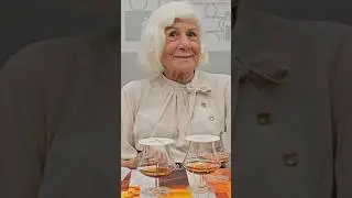 И стар и млад уважают Арарат, памятные бочки президентов и дегустация в музее Еревана #Армения #вкус