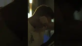 Я же слепая, я тебя не вижу!