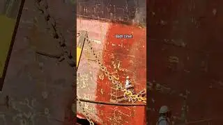 Waterblasting big ship 