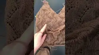 Вяжу летний топ спицами😻 #knitting #вязание