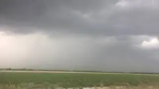 ливень заливает поля