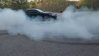 2000 Mustang GT burnout donuts smoking it up