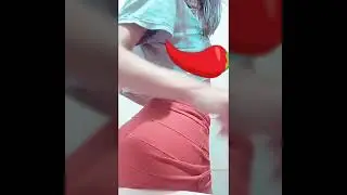novinha de sainha curta mostra a calcinha